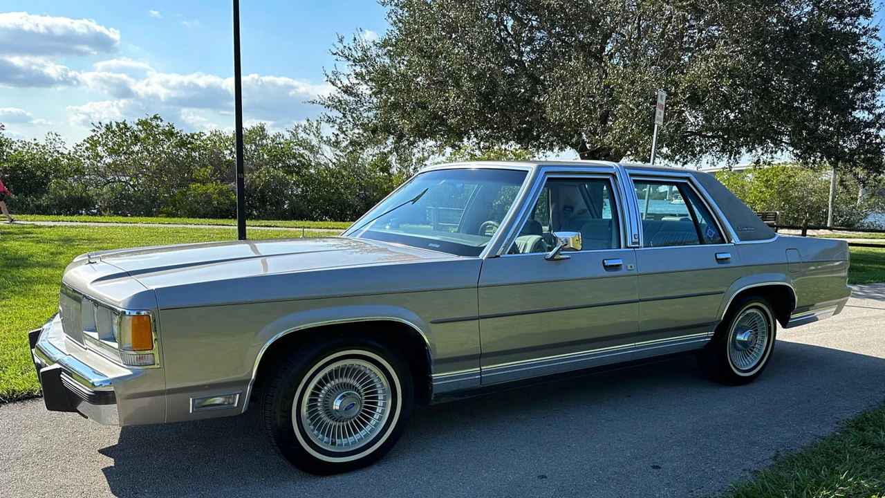 1991 Ford Crown Victoria - Image 12 of 24