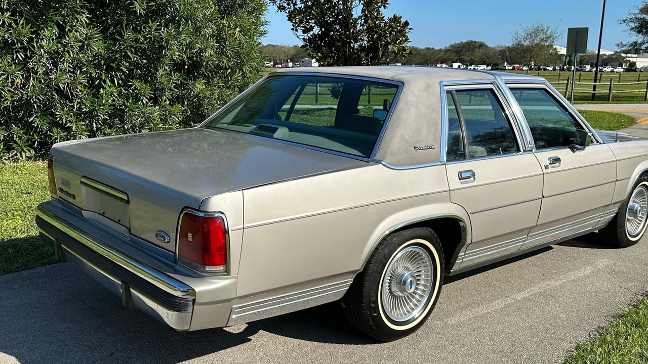 1991 Ford Crown Victoria - Image 3 of 24