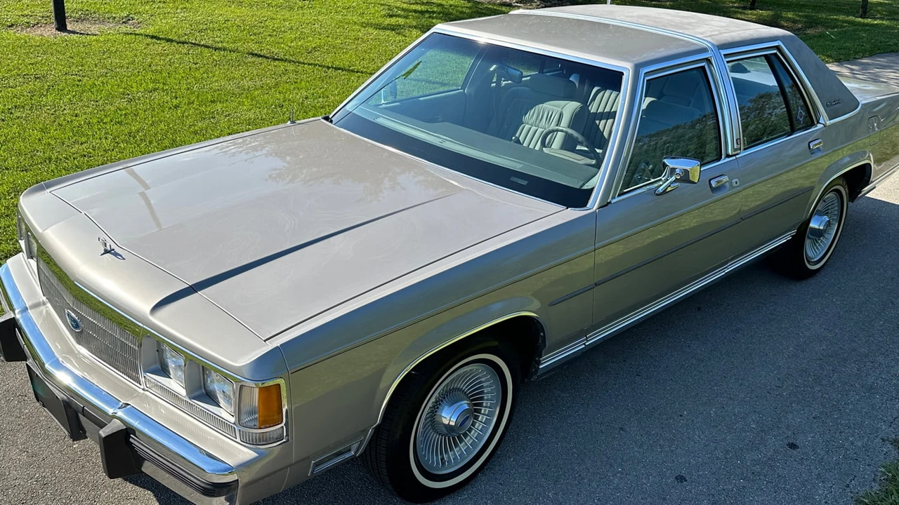 1991 Ford Crown Victoria - Image 14 of 24