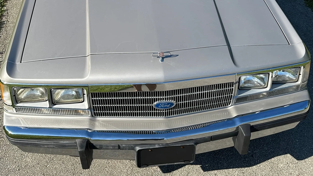 1991 Ford Crown Victoria - Image 16 of 24