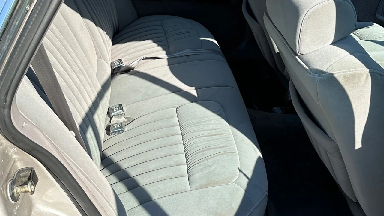 1991 Ford Crown Victoria - Image 6 of 24