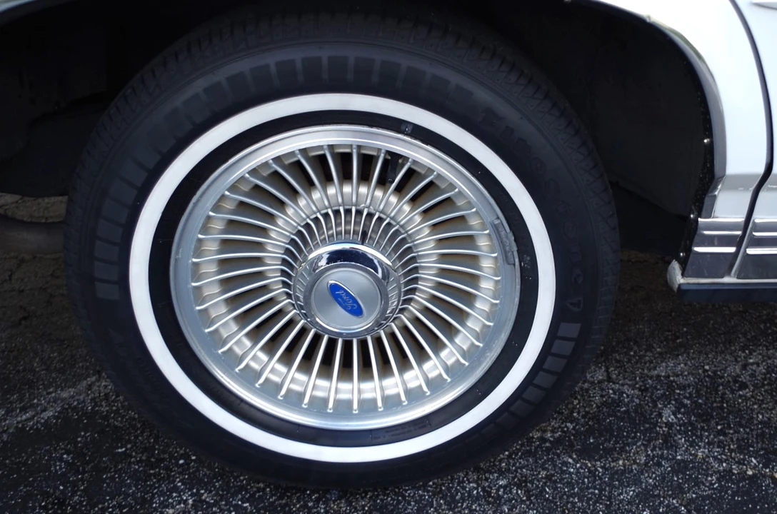 1991 Ford Crown Victoria - Image 30 of 31