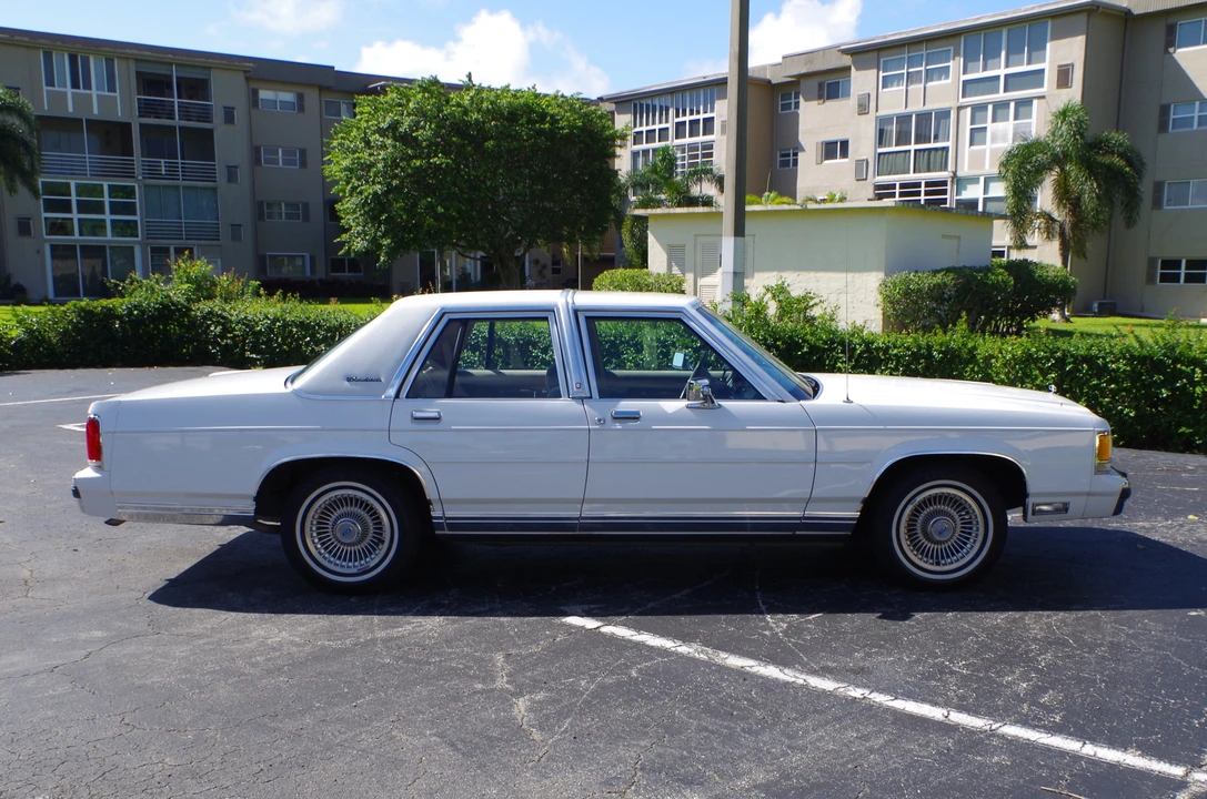 1991 Ford Crown Victoria - Image 5 of 31