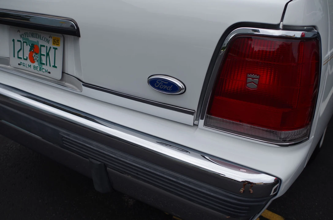 1991 Ford Crown Victoria - Image 25 of 31
