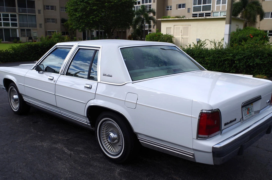1991 Ford Crown Victoria - Image 19 of 31
