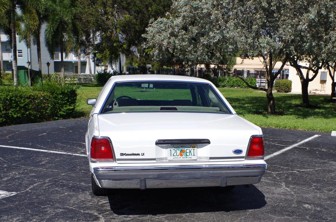1991 Ford Crown Victoria - Image 10 of 31