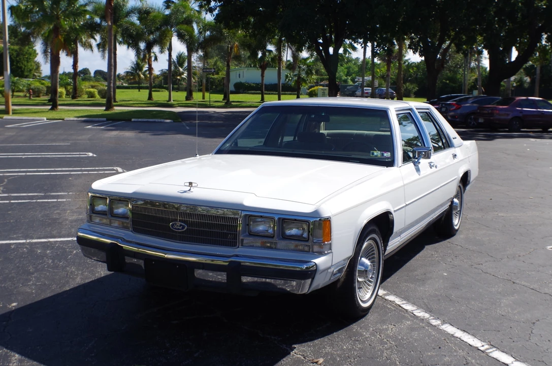 1991 Ford Crown Victoria - Image 11 of 31