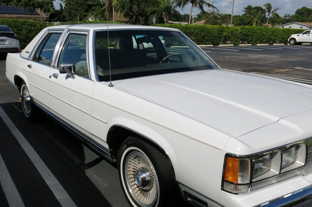 1991 Ford Crown Victoria - Image 18 of 31
