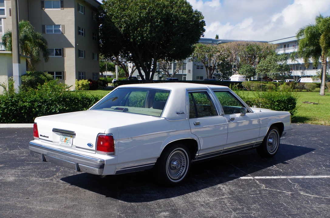 1991 Ford Crown Victoria - Image 7 of 31