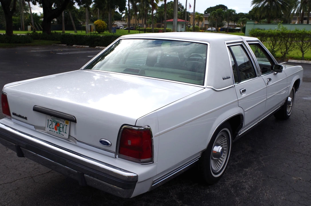 1991 Ford Crown Victoria - Image 6 of 31