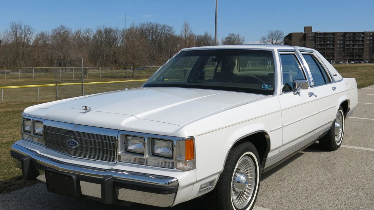 1991 Ford Crown Victoria - Image 12 of 31