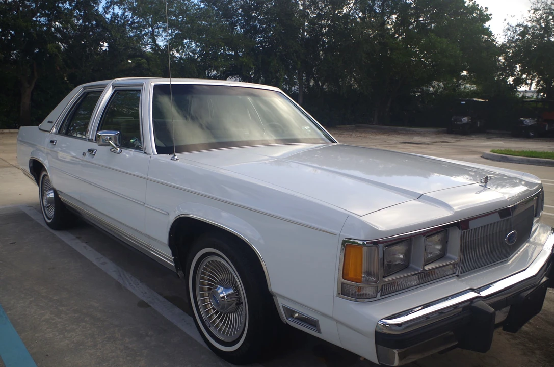 1991 Ford Crown Victoria - Image 14 of 31