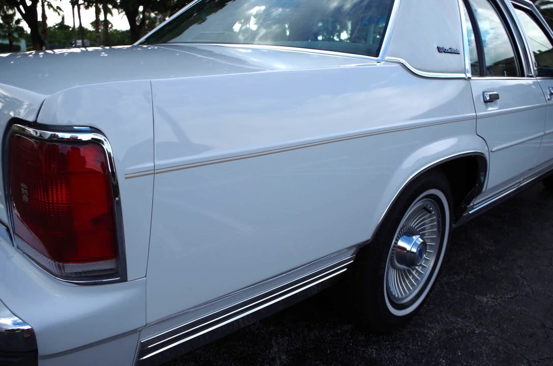 1991 Ford Crown Victoria - Image 29 of 31