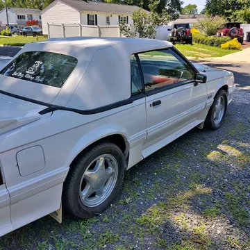 1991 Ford Mustang Convertible 2D