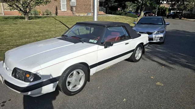1991 Ford Mustang LX Convertible 2D