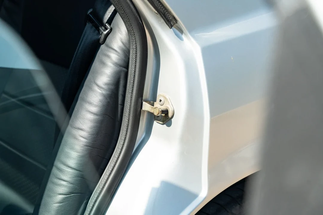 1991 Ford Sierra RS Cosworth - Image 29 of 30