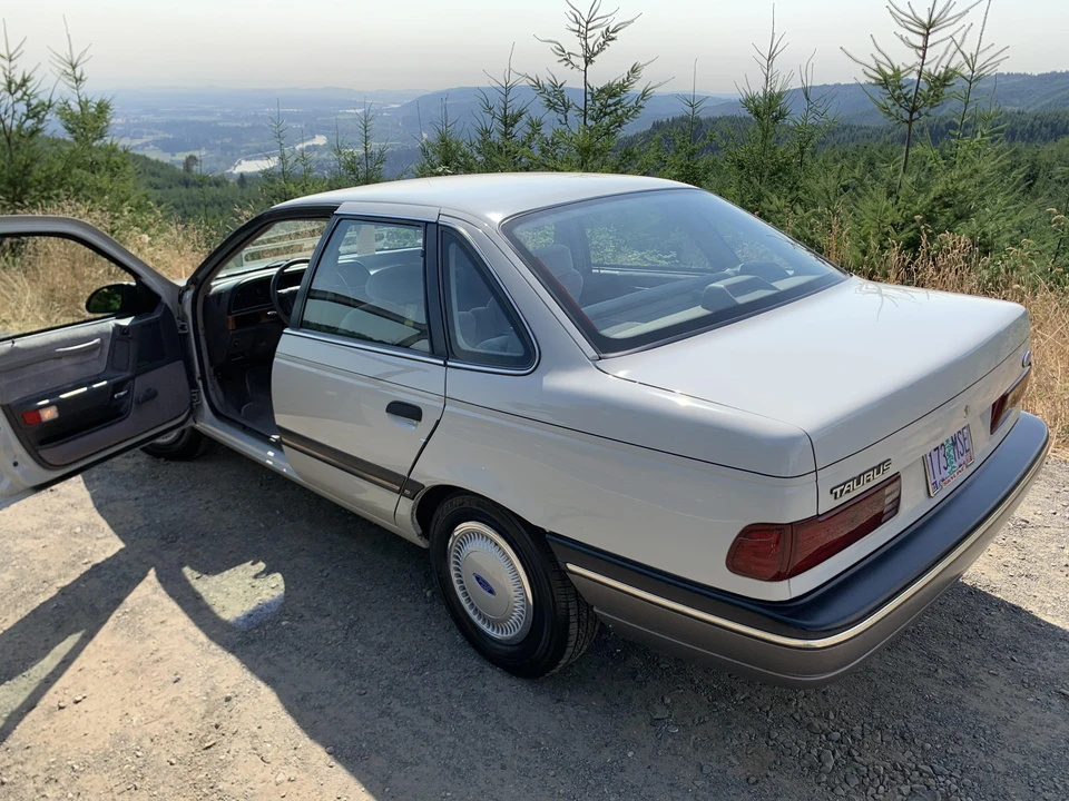 1991 Ford Taurus 1st Gen - Image 27 of 31