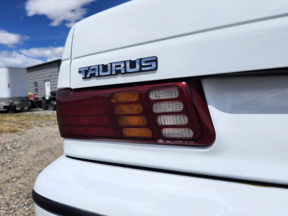1991 Ford Taurus SHO 1st Gen - Image 11 of 31