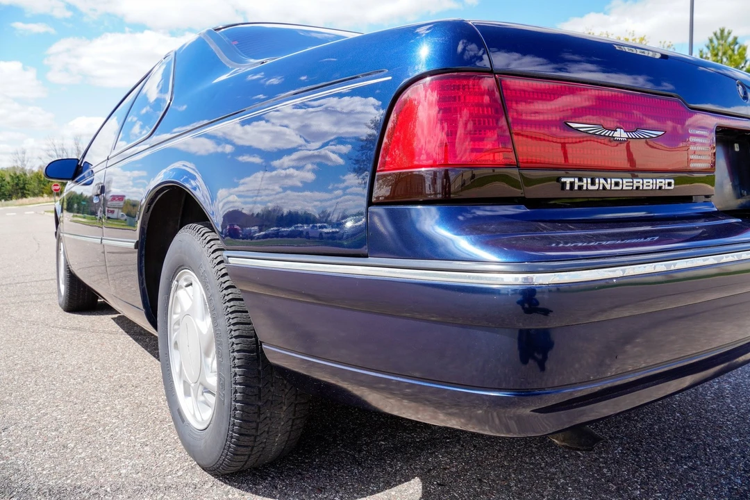 1991 Ford Thunderbird 10th Gen - Image 28 of 31