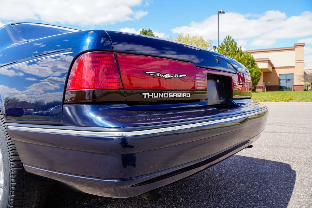 1991 Ford Thunderbird 10th Gen - Image 27 of 31