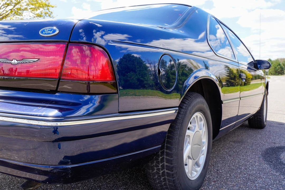 1991 Ford Thunderbird 10th Gen - Image 25 of 31