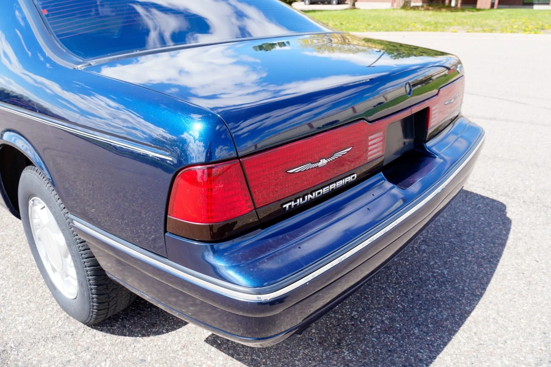 1991 Ford Thunderbird 10th Gen - Image 29 of 31
