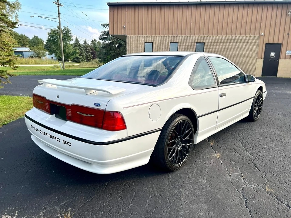 1991 Ford Thunderbird 10th Gen - Image 4 of 31