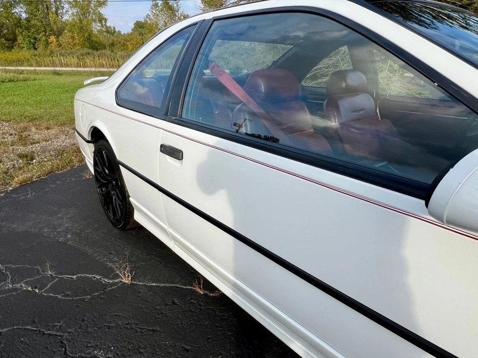 1991 Ford Thunderbird 10th Gen - Image 27 of 31