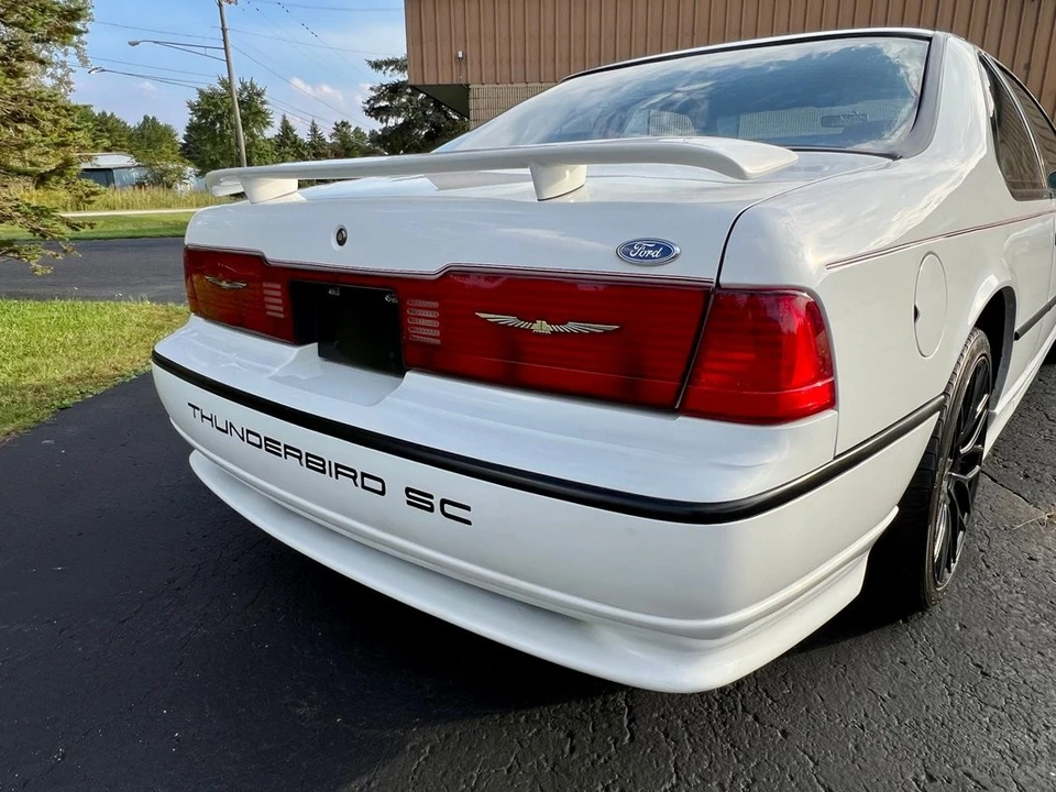 1991 Ford Thunderbird 10th Gen - Image 19 of 31