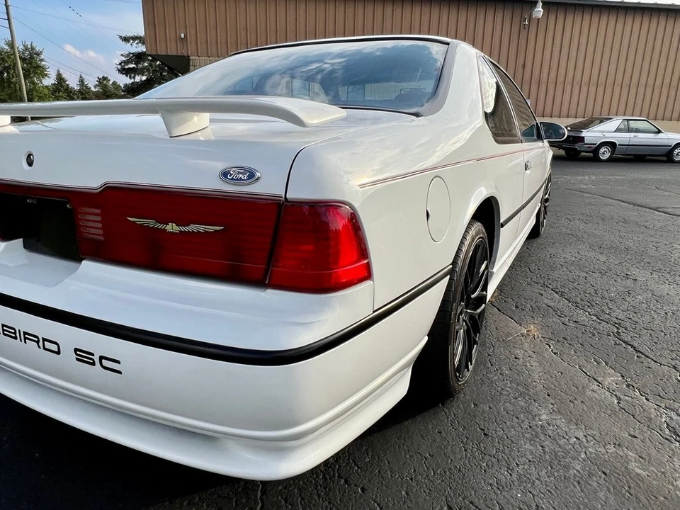 1991 Ford Thunderbird 10th Gen - Image 18 of 21