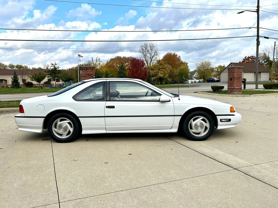 1991 Ford Thunderbird 9th Gen - Image 5 of 12