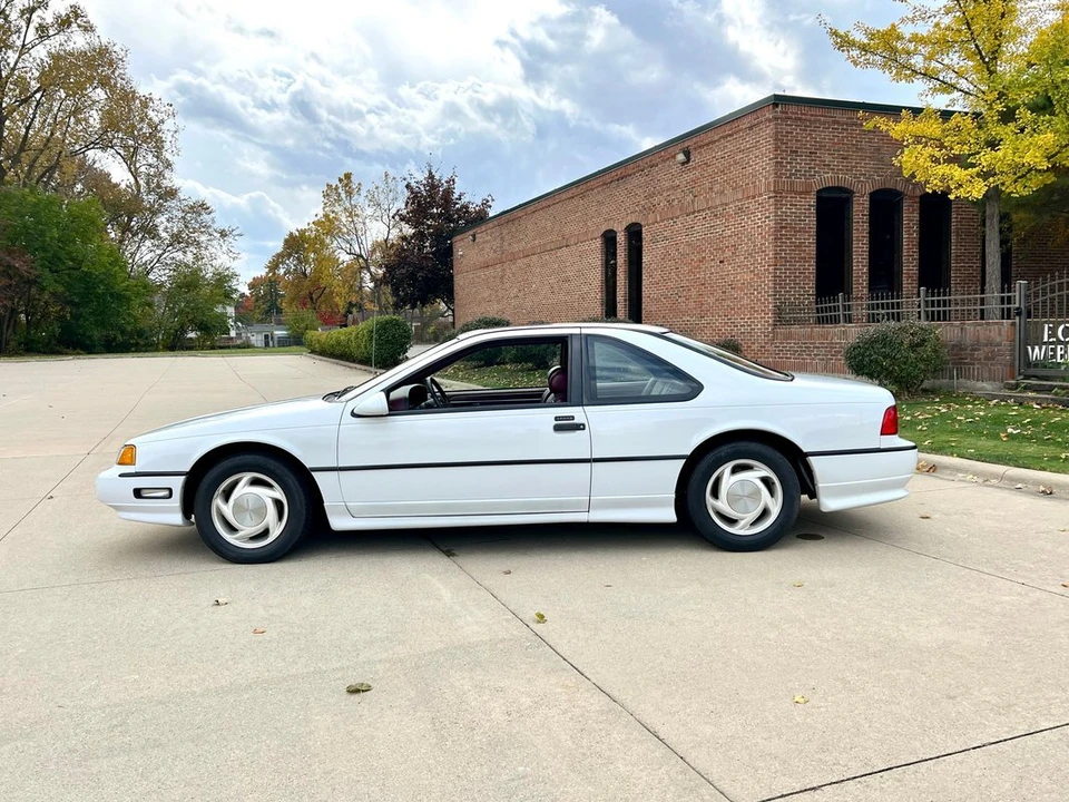 1991 Ford Thunderbird 9th Gen - Image 9 of 12