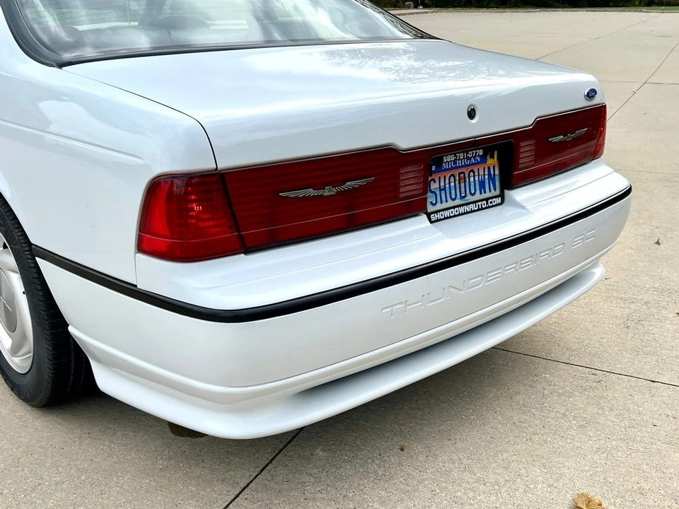 1991 Ford Thunderbird 10th Gen - Image 16 of 21