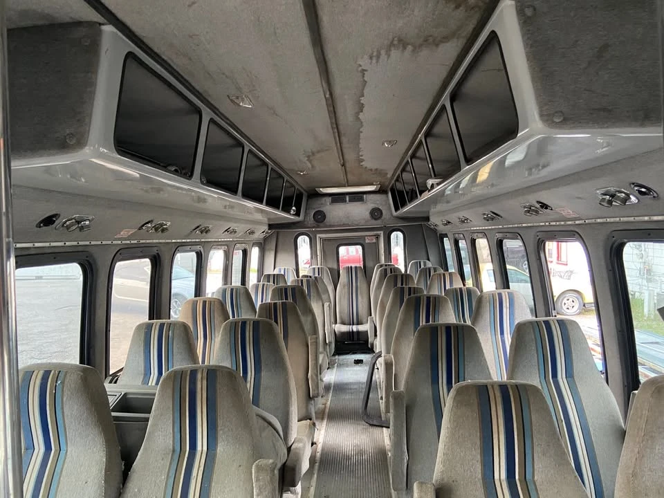 1991 Ford Econoline Van - Image 9 of 10