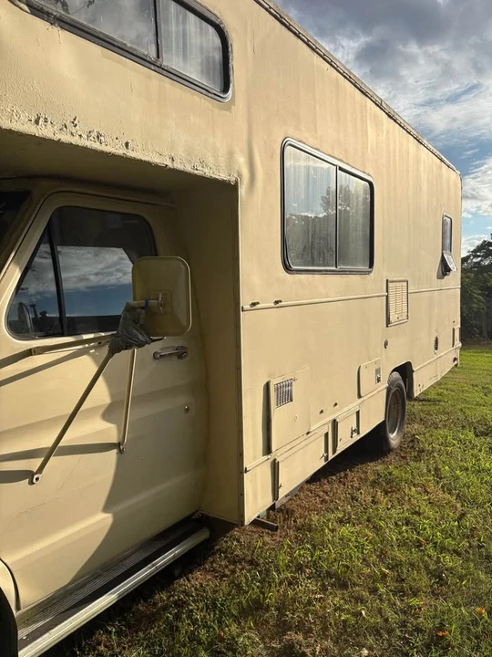 1991 Ford Econoline Van - Image 9 of 10