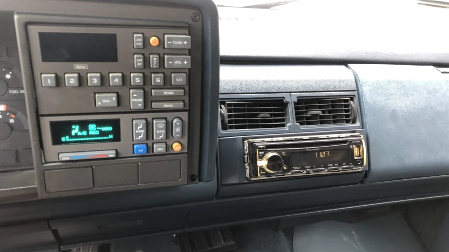 1991 GMC Sierra 1st Gen - Image 10 of 18