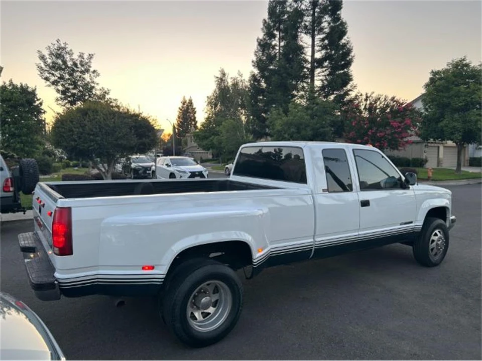 1991 GMC C/K 3rd Gen - Image 2 of 30