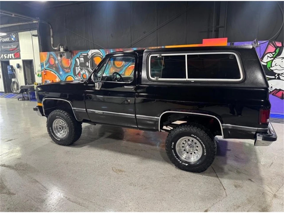 1991 GMC Jimmy 2nd Gen - Image 2 of 15