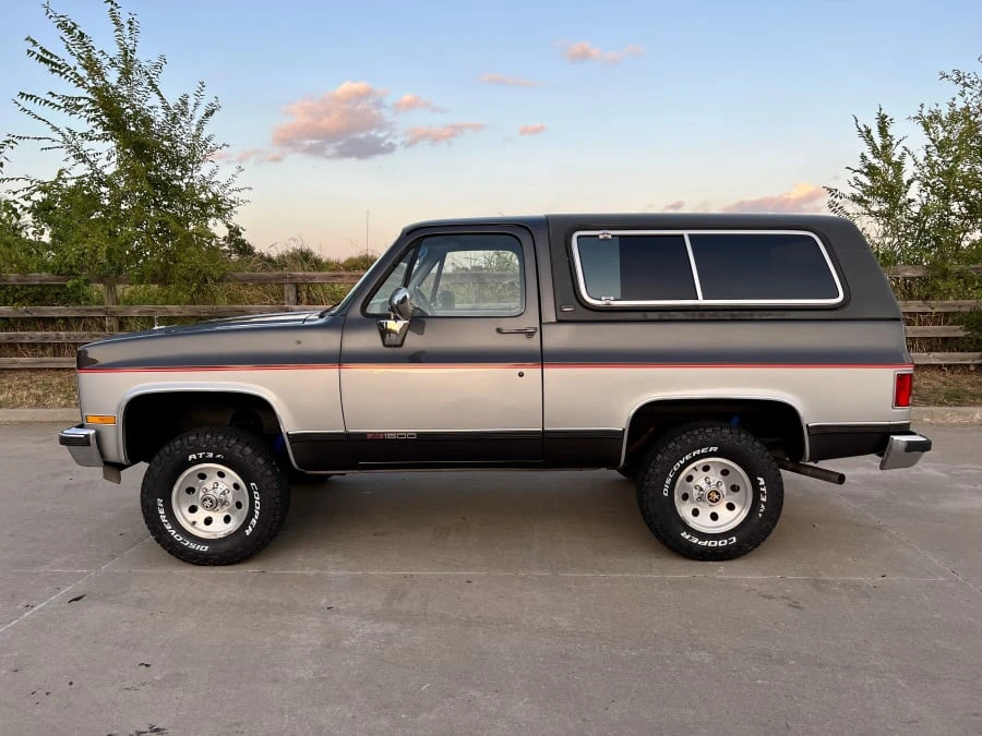1991 GMC Jimmy 2nd Gen - Image 2 of 30