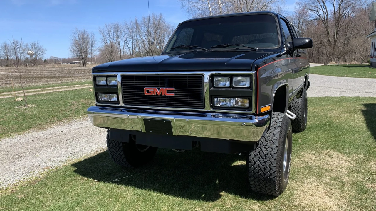 1991 GMC Jimmy 2nd Gen - Image 2 of 31