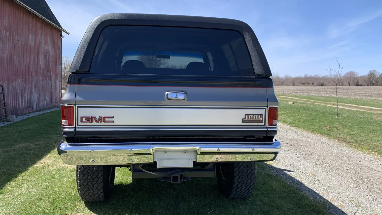 1991 GMC Jimmy 2nd Gen - Image 14 of 31