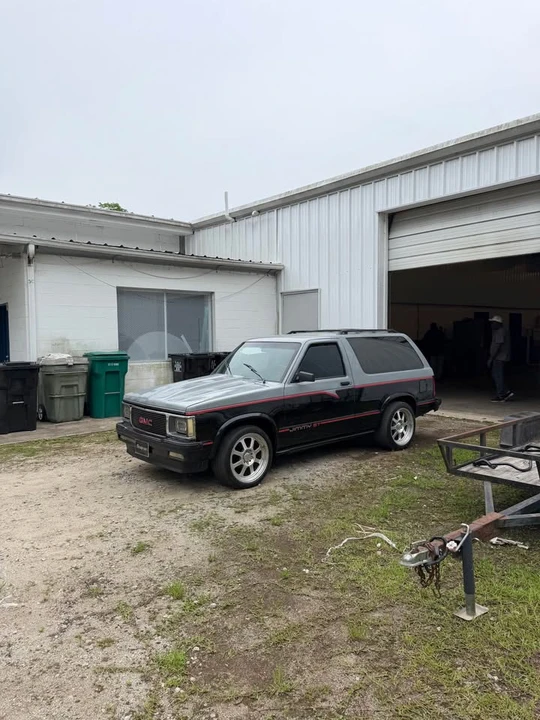 1991 GMC Jimmy 2nd Gen - Image 2 of 10