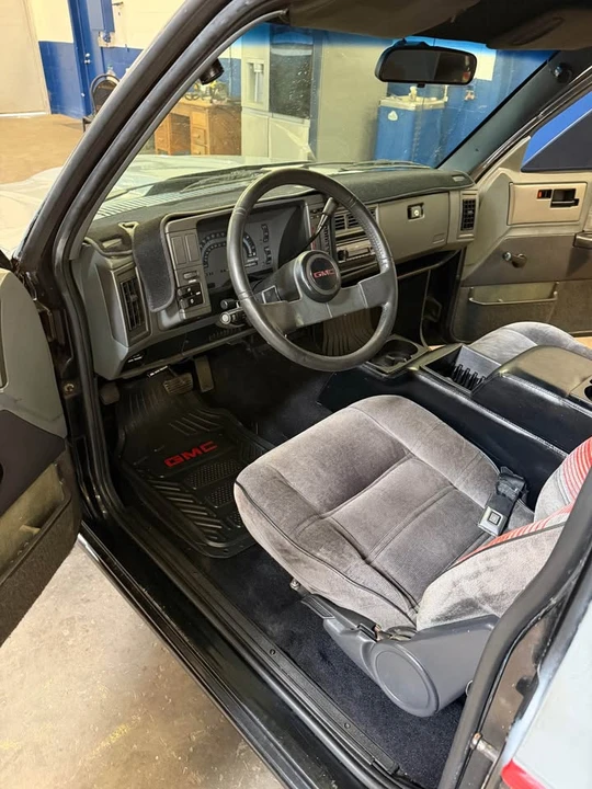 1991 GMC Jimmy 2nd Gen - Image 5 of 10
