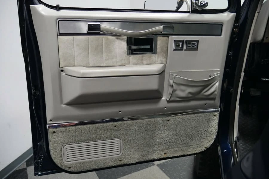 1991 GMC Jimmy 2nd Gen - Image 2 of 18