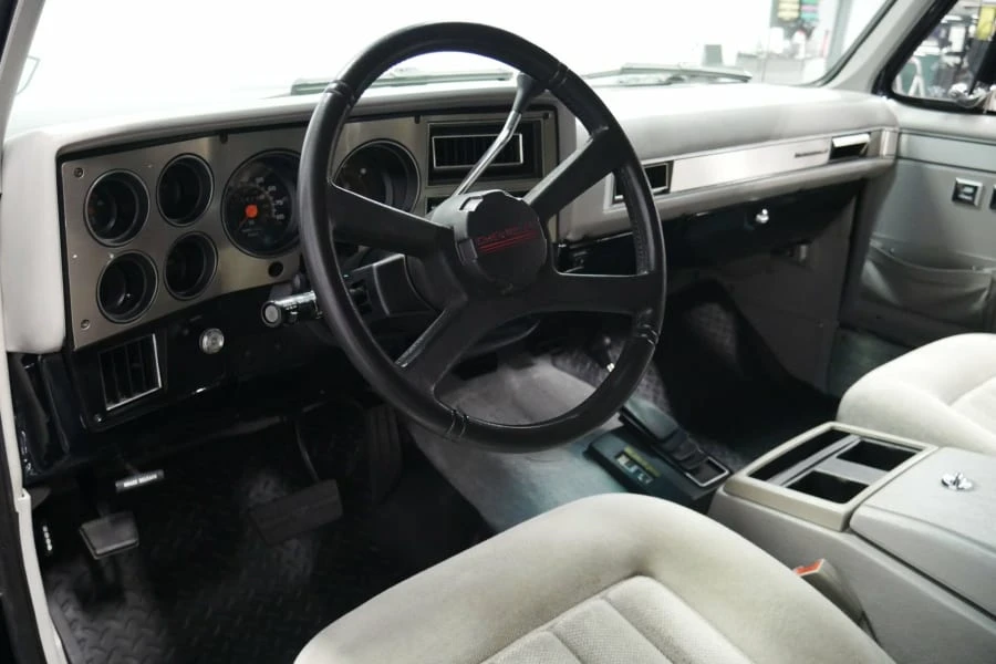 1991 GMC Jimmy 2nd Gen - Image 9 of 18