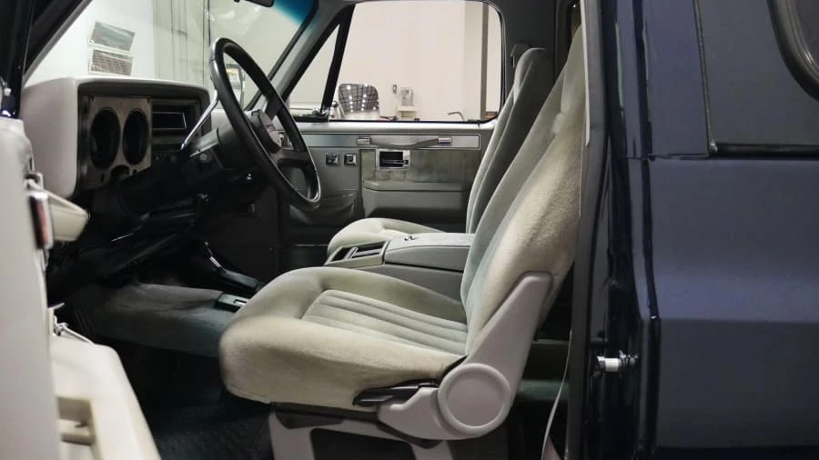1991 GMC Jimmy 2nd Gen - Image 2 of 18