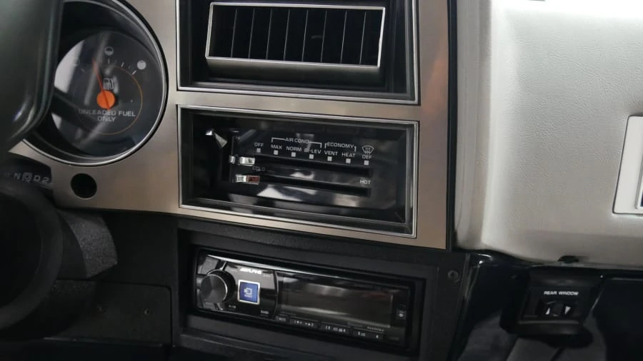 1991 GMC Jimmy 2nd Gen - Image 15 of 18