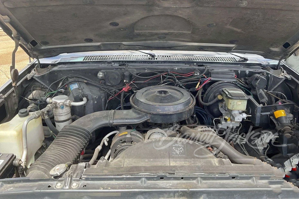 1991 GMC Suburban 7th Gen - Image 2 of 9