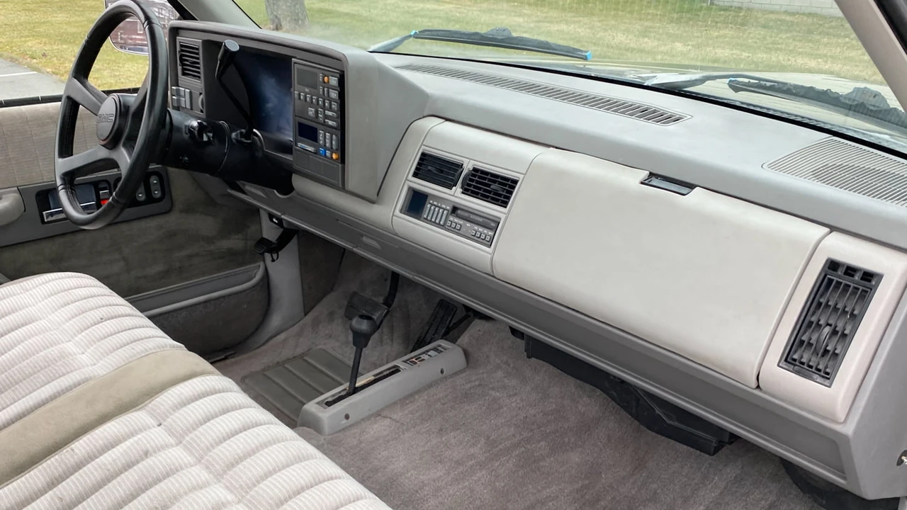 1991 GMC Sierra 1st Gen - Image 17 of 18