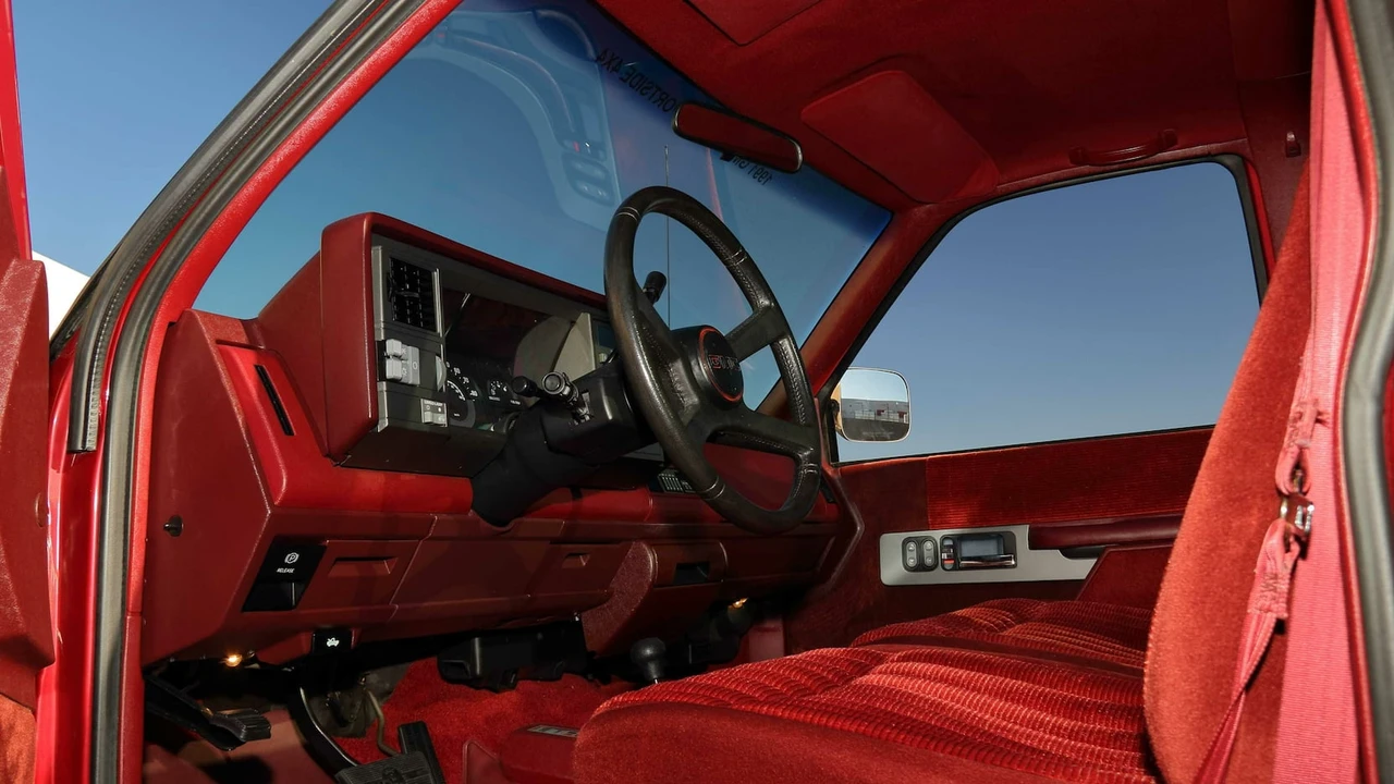 1991 GMC Sierra 1st Gen - Image 18 of 29